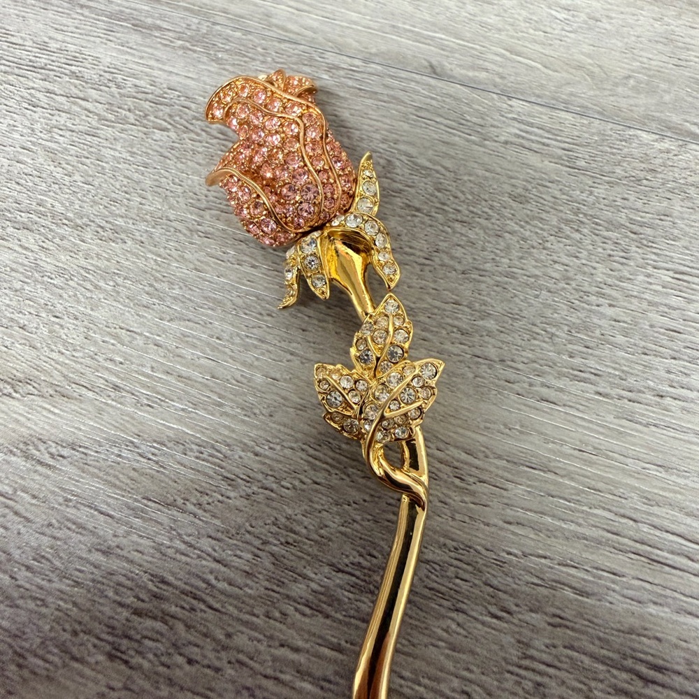 Elegant Gold Tone and Pink Rose‎ Brooch